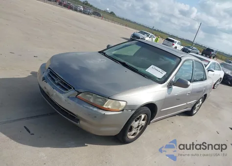 2000 Honda Accord 2.3 Ex из США, поврежденный, VIN 1HGCG5666YA134116